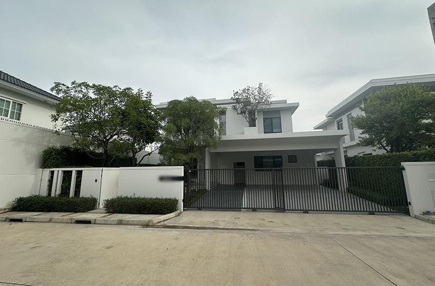 House with Shared Pool in Bangnatrad